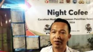 Bawaslu: Pria Viral Bagikan Duit di Pandeglang Tak Lakukan Politik Uang
